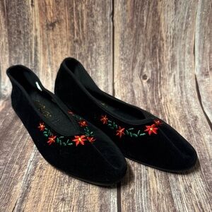 Preowned Tinsel Toes Holiday Embroidered Black Velvet Shoes Size 6 Item #PHK6917
